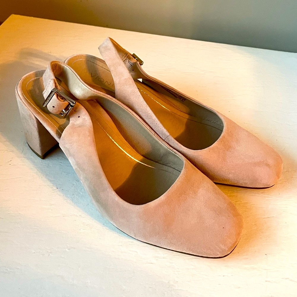 Cute light pink suede heels size 9! Vionic!
